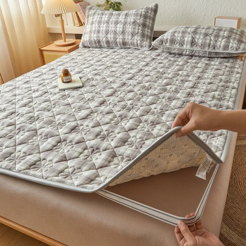 Super Comfort Mattress Cover- 100% Cotton Top Layer，Antibacterial & Anti-mites Mattress Protector with 4 Elastic Corner Straps