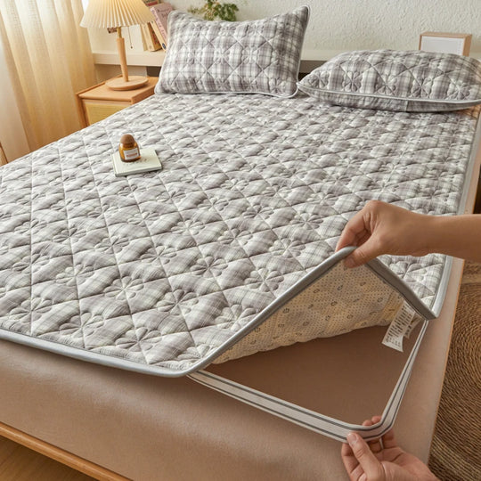 Super Comfort Mattress Cover- 100% Cotton Top Layer，Antibacterial & Anti-mites Mattress Protector with 4 Elastic Corner Straps