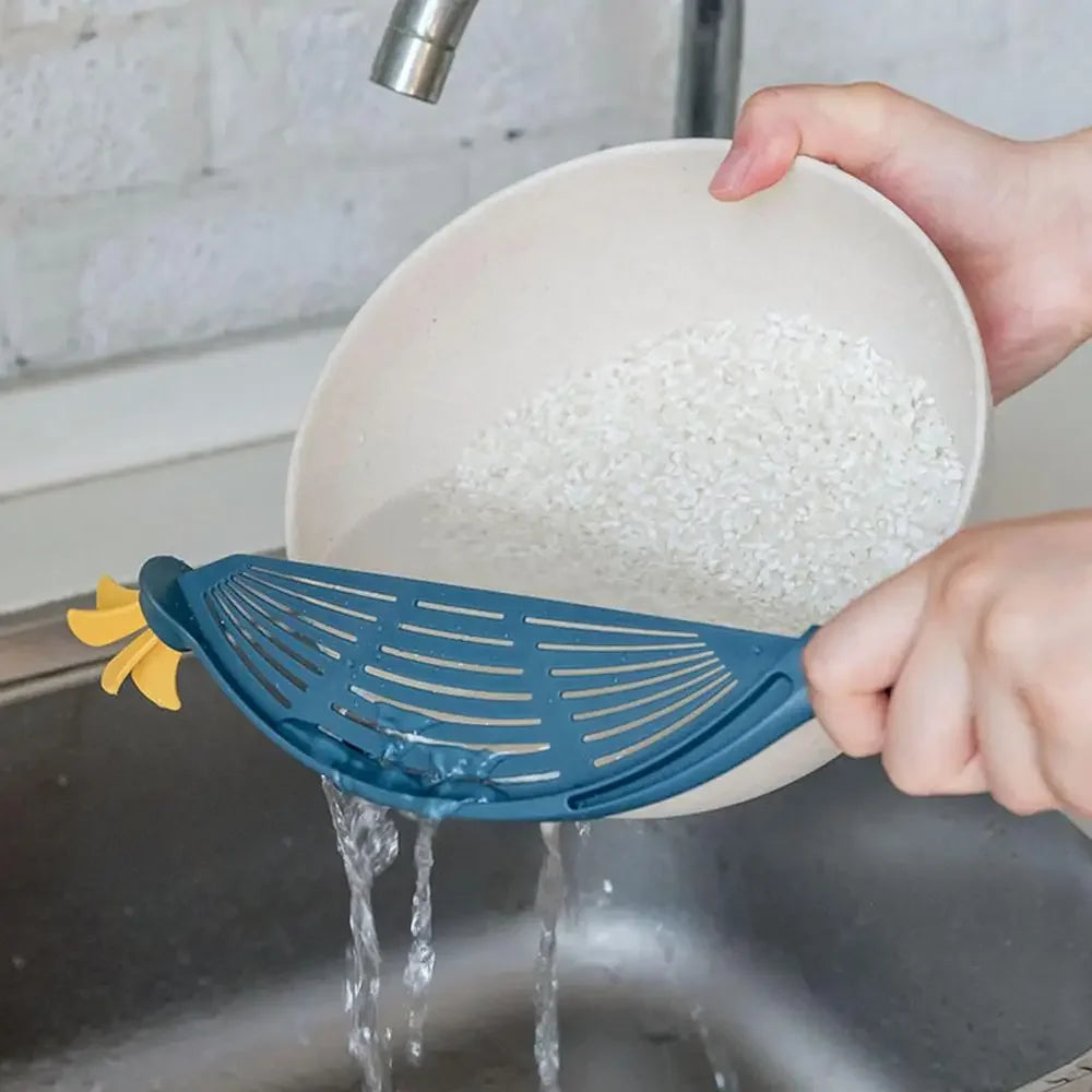 Plastic Crescent Pot Strainer with Silicone Handle