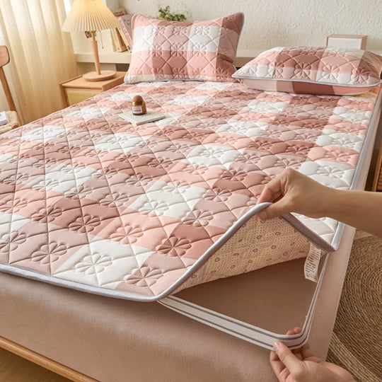 Super Comfort Mattress Cover- 100% Cotton Top Layer，Antibacterial & Anti-mites Mattress Protector with 4 Elastic Corner Straps
